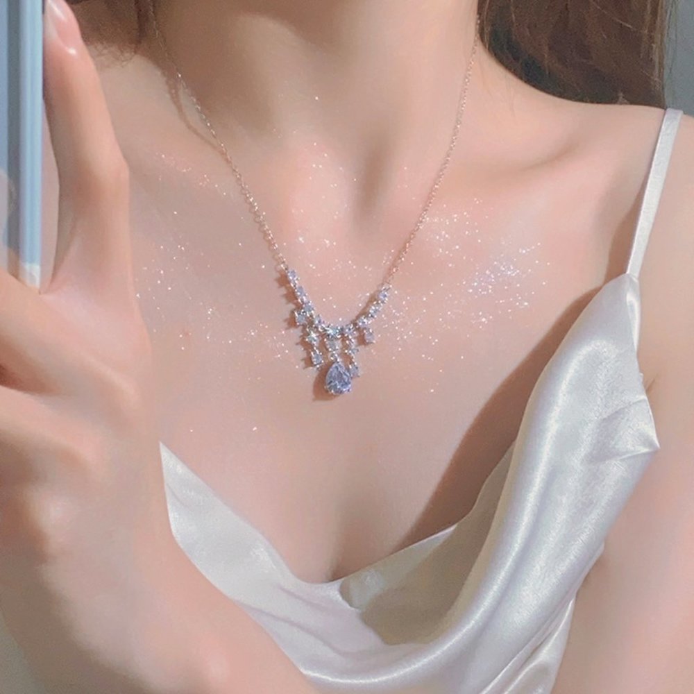 Gypsophila necklace